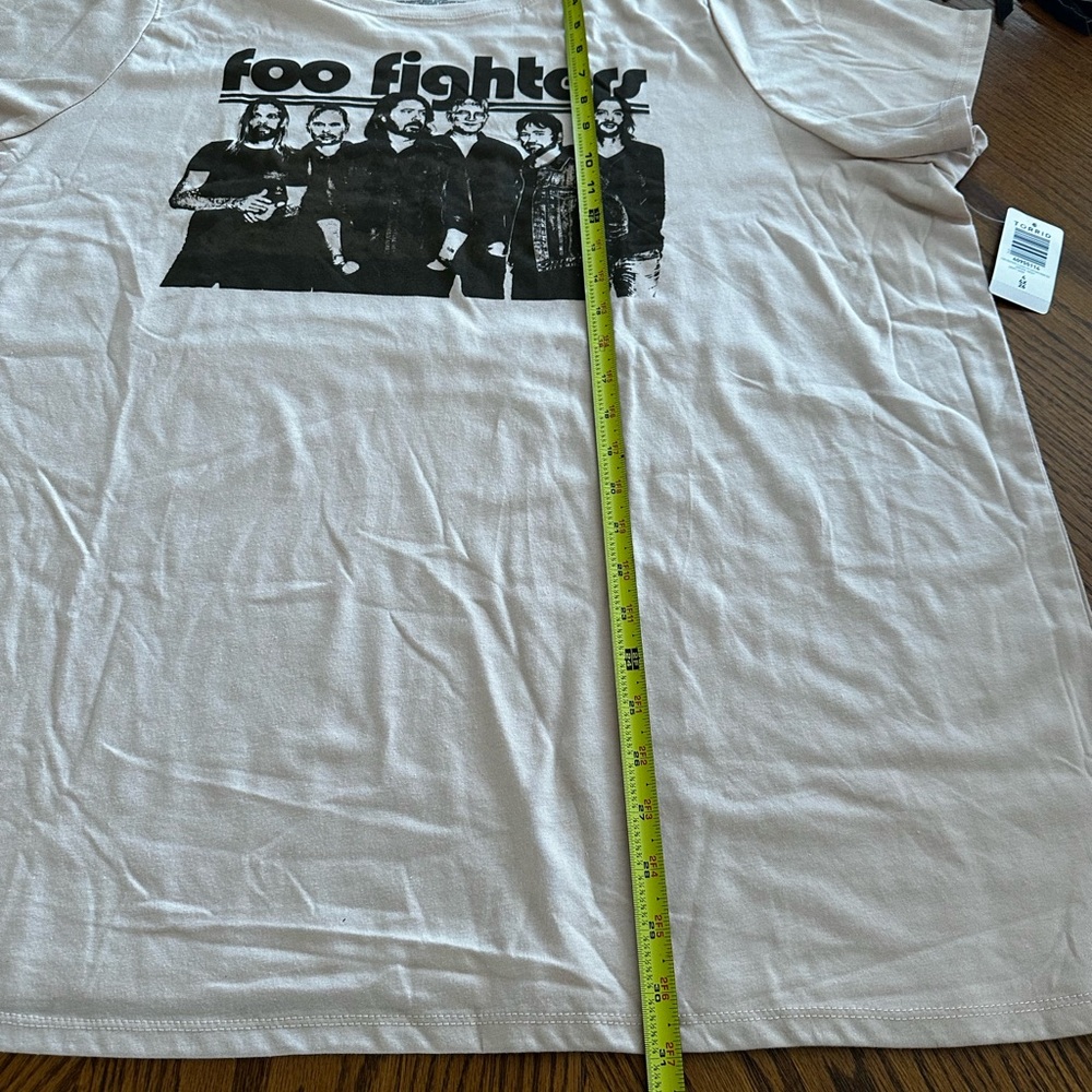 Torrid Tan Foo Fighters Graphic Tee NWT 4/4X/26 - Picture 7 of 7